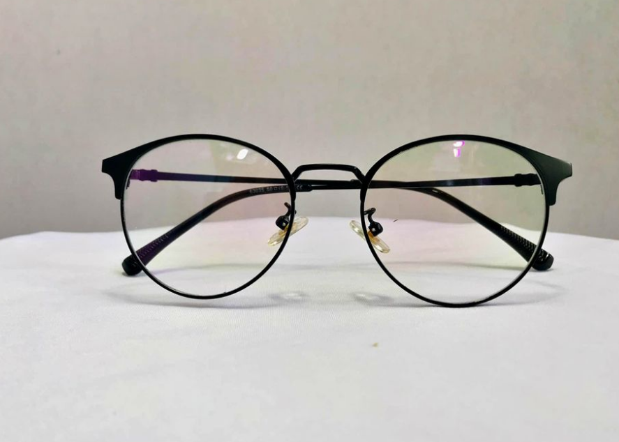 Eyeglass