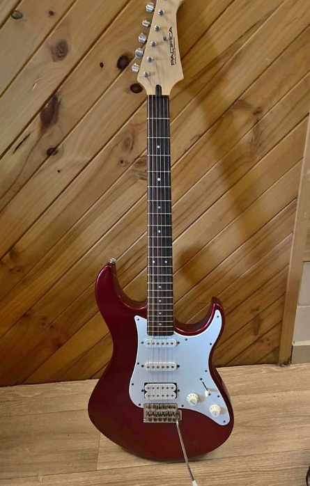 Pacifica 12 Yamaha Electric Guitar