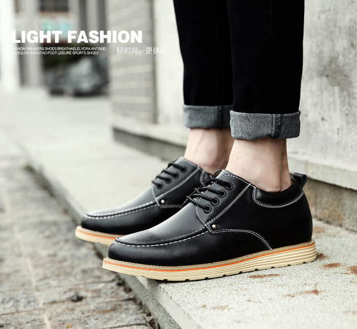 Pair of fashionable casual shoes, made of the first layer of cowhide.