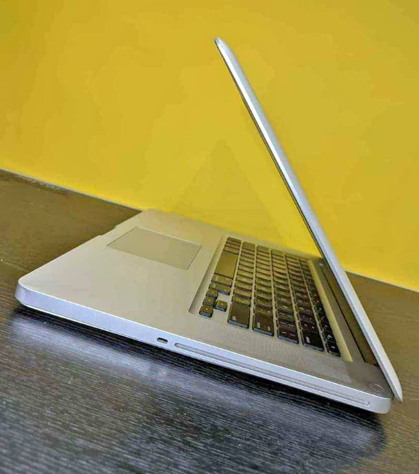 Macbook Pro i7