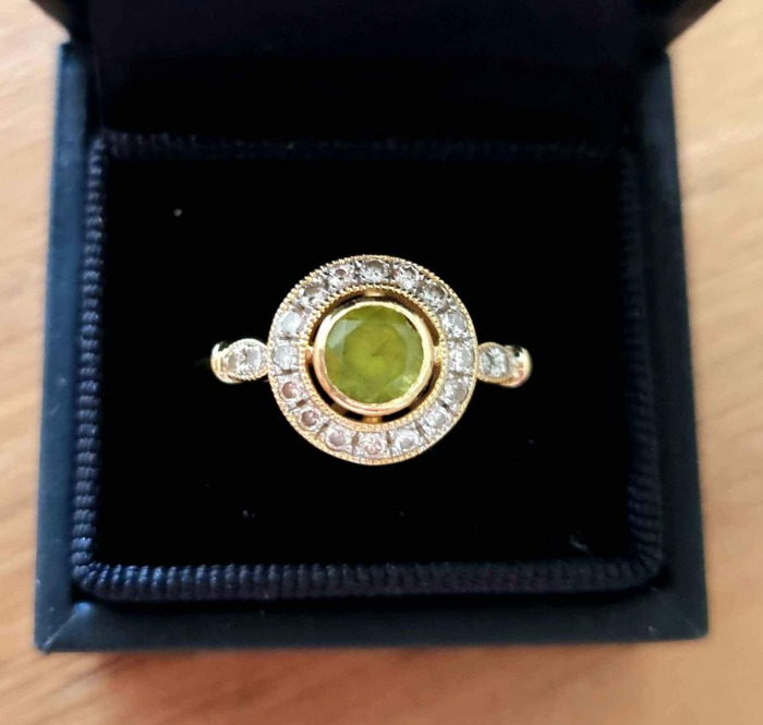 18ct Gold Diamond and Peridot Ring