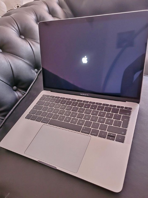 MacBook Pro apple