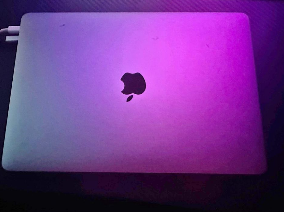 MacBook Pro 2017 - Broken Screen