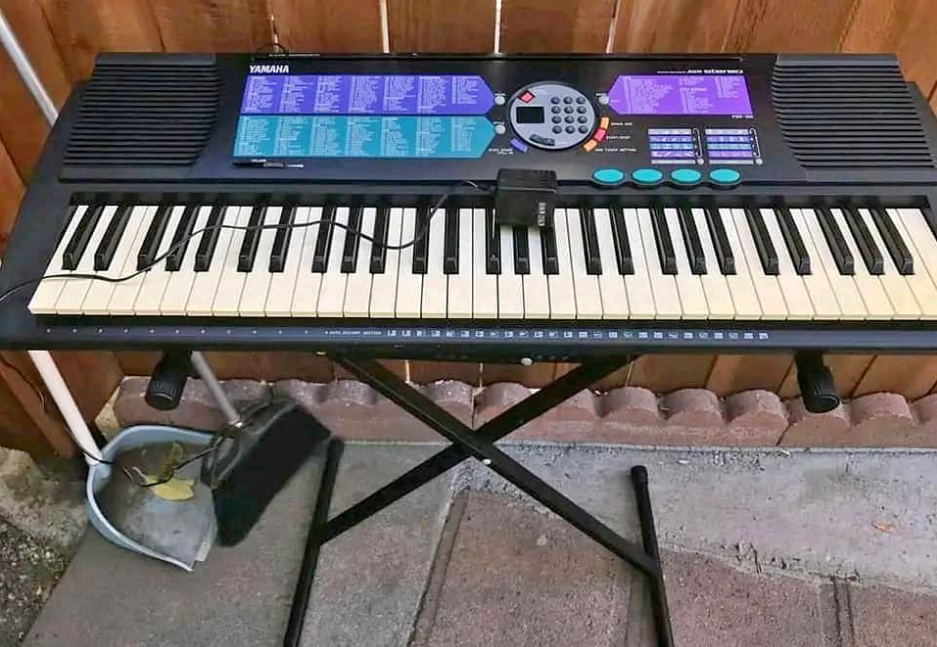 Yamaha keyboard piano