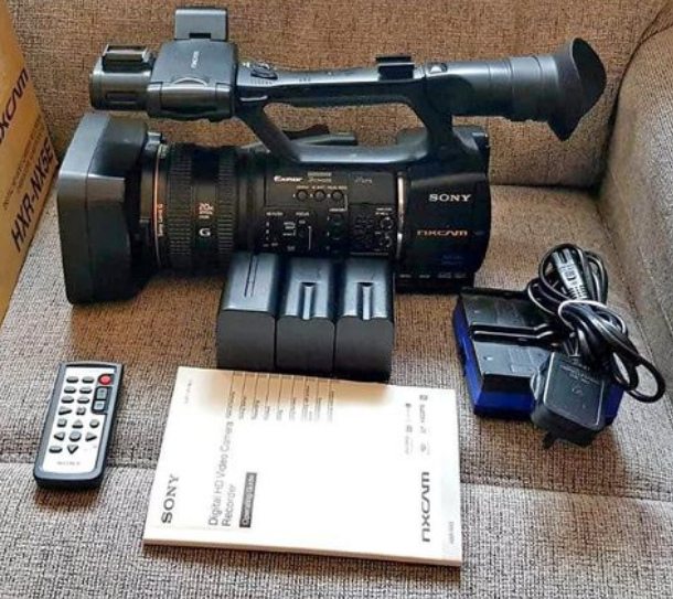 sony hxr-nx5e video camera 2 batterys charger boxed remote