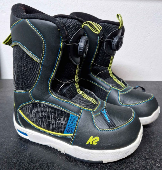 Snowboard shoes