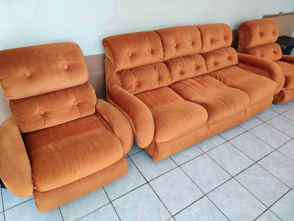 Set of lounge chairs