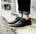 Pair of fashionable casual shoes, made of the first layer of cowhide.