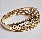 Pretty 9ct Yellow Gold CELTIC Ring  Size O